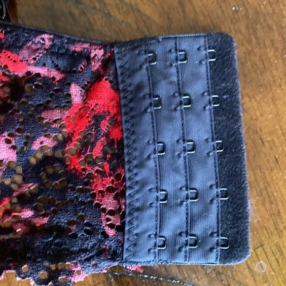 Red Black Floral Lace Bra Set - Picture 10 of 12